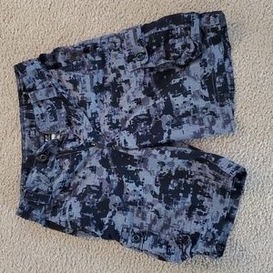 Under Armour Camo Rare Cargo Ripstop Shorts Boys Size YSM Black Adjustable Waist